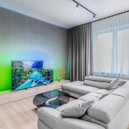 Chalupku - Luxurious Apartment 70M2 In Direct Centrum With Parking Included, Air-Conditioned, Balcony, Quiet Sleep, Best In Town Banská Bystrica Extérieur photo