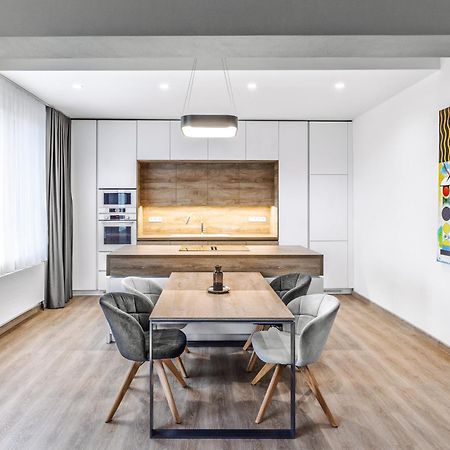 Chalupku - Luxurious Apartment 70M2 In Direct Centrum With Parking Included, Air-Conditioned, Balcony, Quiet Sleep, Best In Town Banská Bystrica Extérieur photo