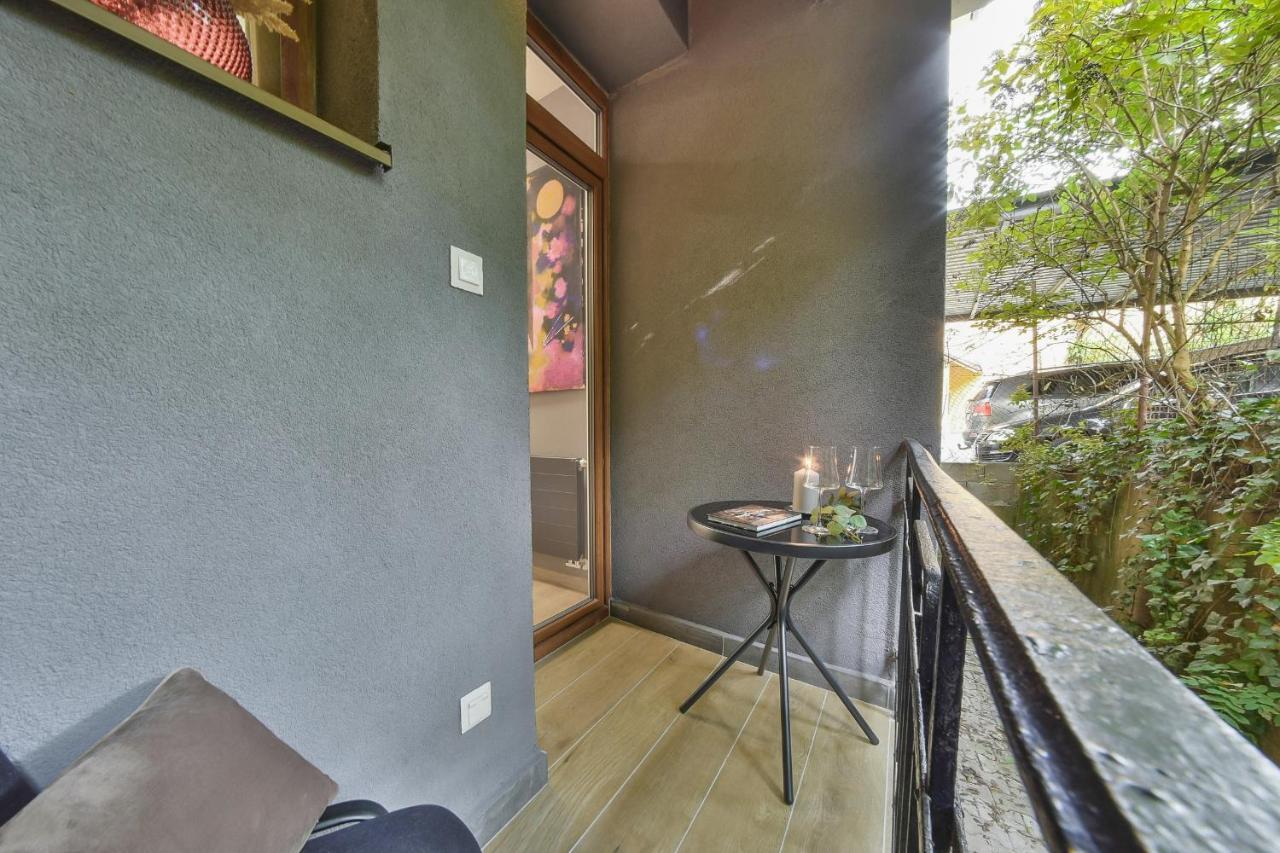 Chalupku - Luxurious Apartment 70M2 In Direct Centrum With Parking Included, Air-Conditioned, Balcony, Quiet Sleep, Best In Town Banská Bystrica Extérieur photo