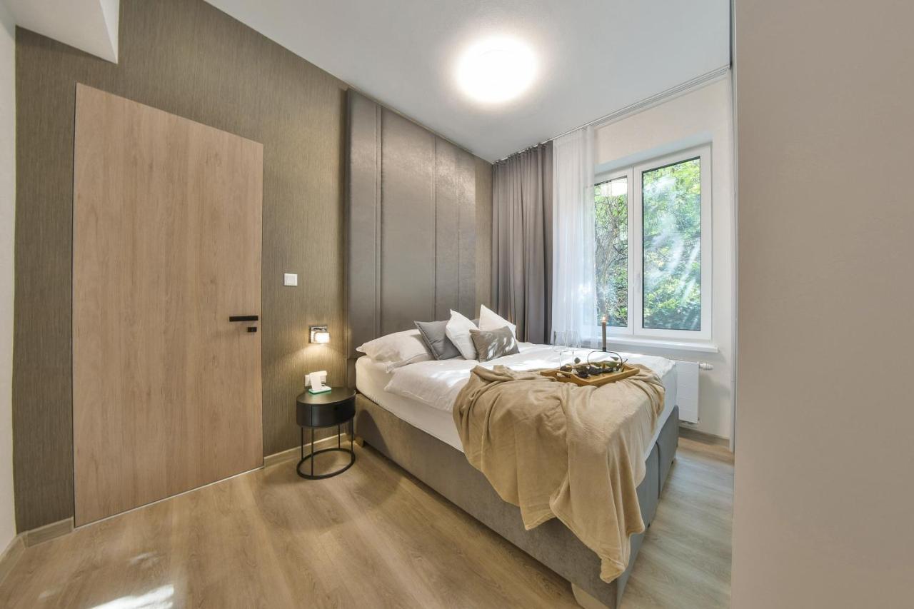 Chalupku - Luxurious Apartment 70M2 In Direct Centrum With Parking Included, Air-Conditioned, Balcony, Quiet Sleep, Best In Town Banská Bystrica Extérieur photo