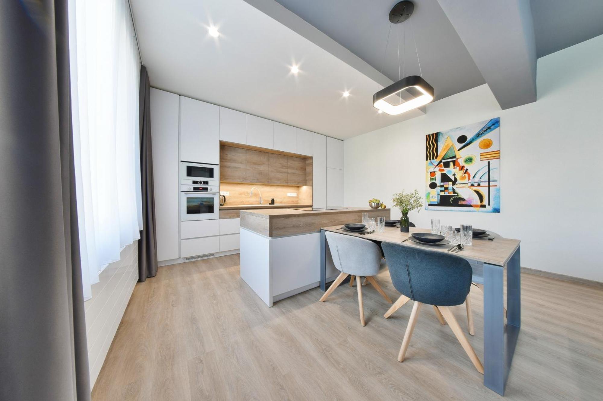 Chalupku - Luxurious Apartment 70M2 In Direct Centrum With Parking Included, Air-Conditioned, Balcony, Quiet Sleep, Best In Town Banská Bystrica Extérieur photo