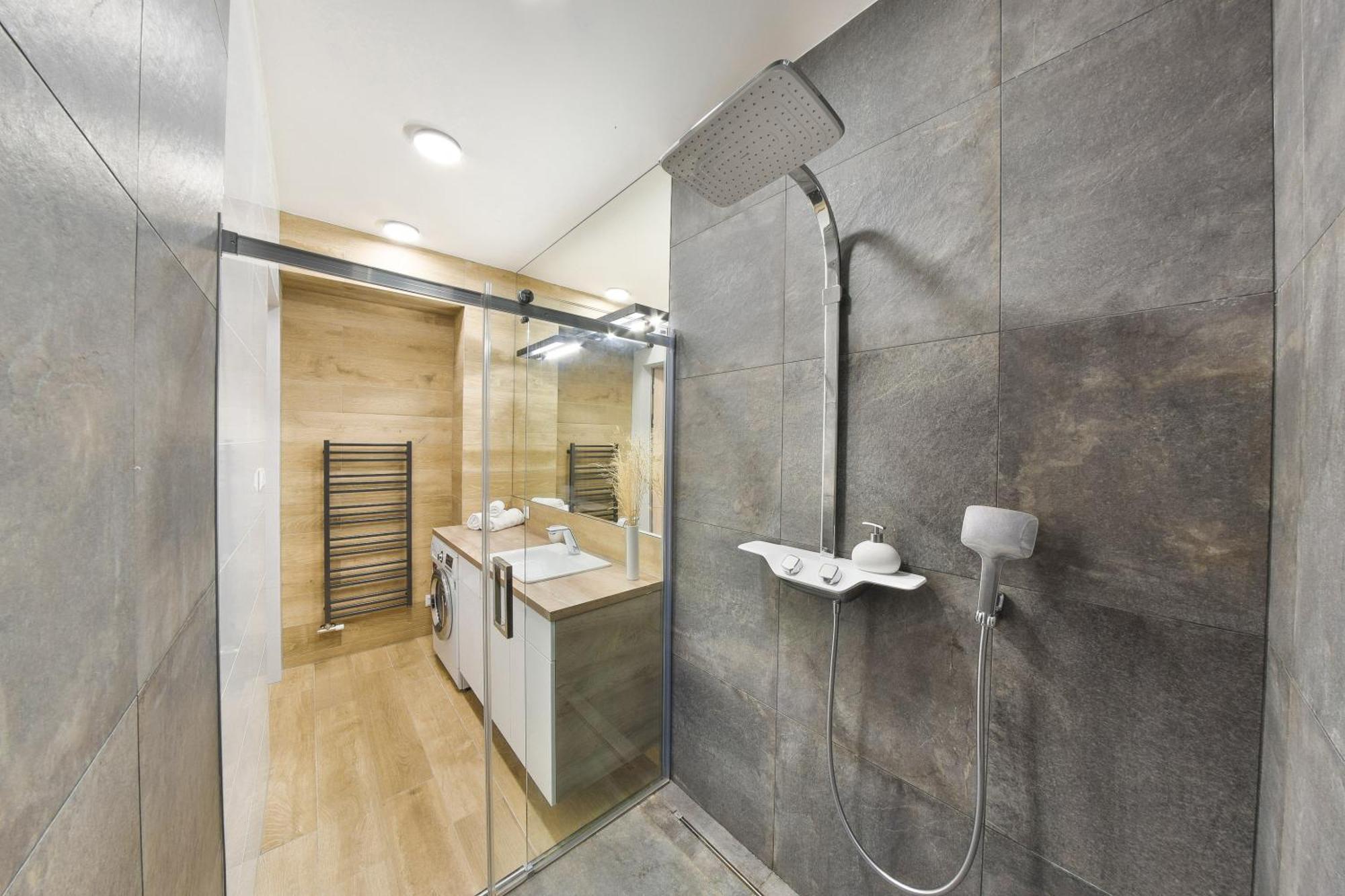 Chalupku - Luxurious Apartment 70M2 In Direct Centrum With Parking Included, Air-Conditioned, Balcony, Quiet Sleep, Best In Town Banská Bystrica Extérieur photo