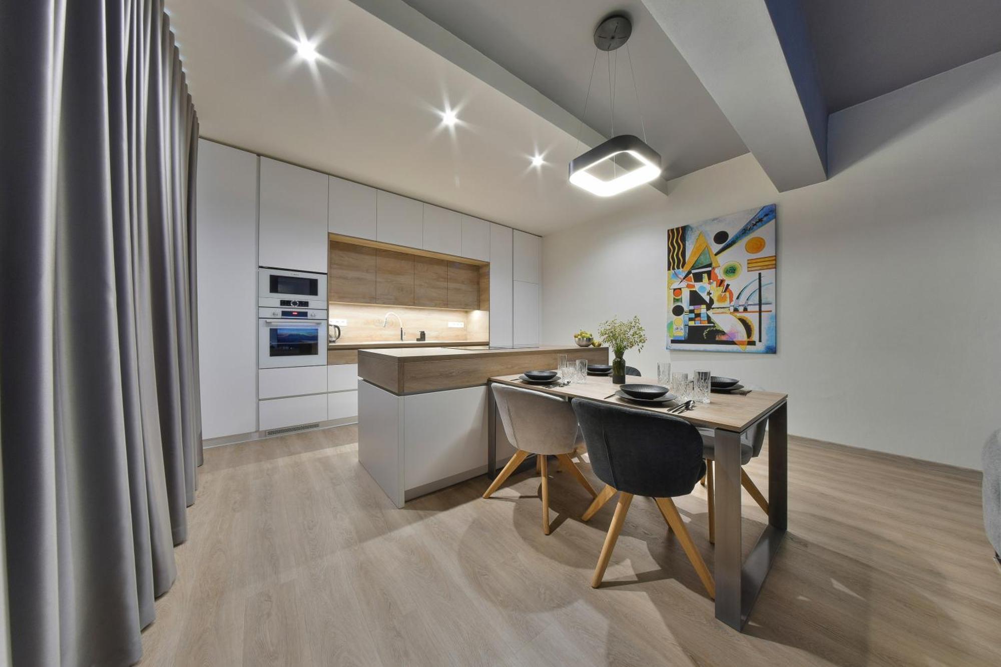 Chalupku - Luxurious Apartment 70M2 In Direct Centrum With Parking Included, Air-Conditioned, Balcony, Quiet Sleep, Best In Town Banská Bystrica Extérieur photo