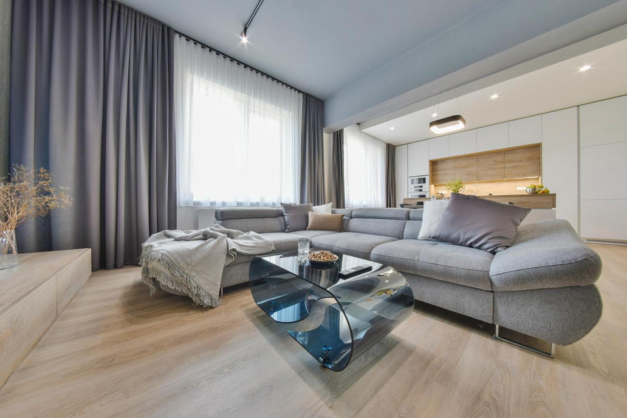 Chalupku - Luxurious Apartment 70M2 In Direct Centrum With Parking Included, Air-Conditioned, Balcony, Quiet Sleep, Best In Town Banská Bystrica Extérieur photo