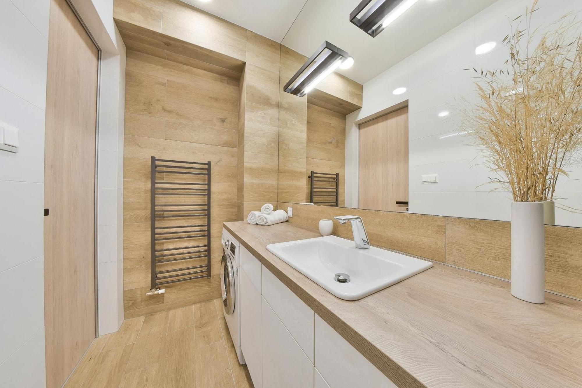 Chalupku - Luxurious Apartment 70M2 In Direct Centrum With Parking Included, Air-Conditioned, Balcony, Quiet Sleep, Best In Town Banská Bystrica Extérieur photo