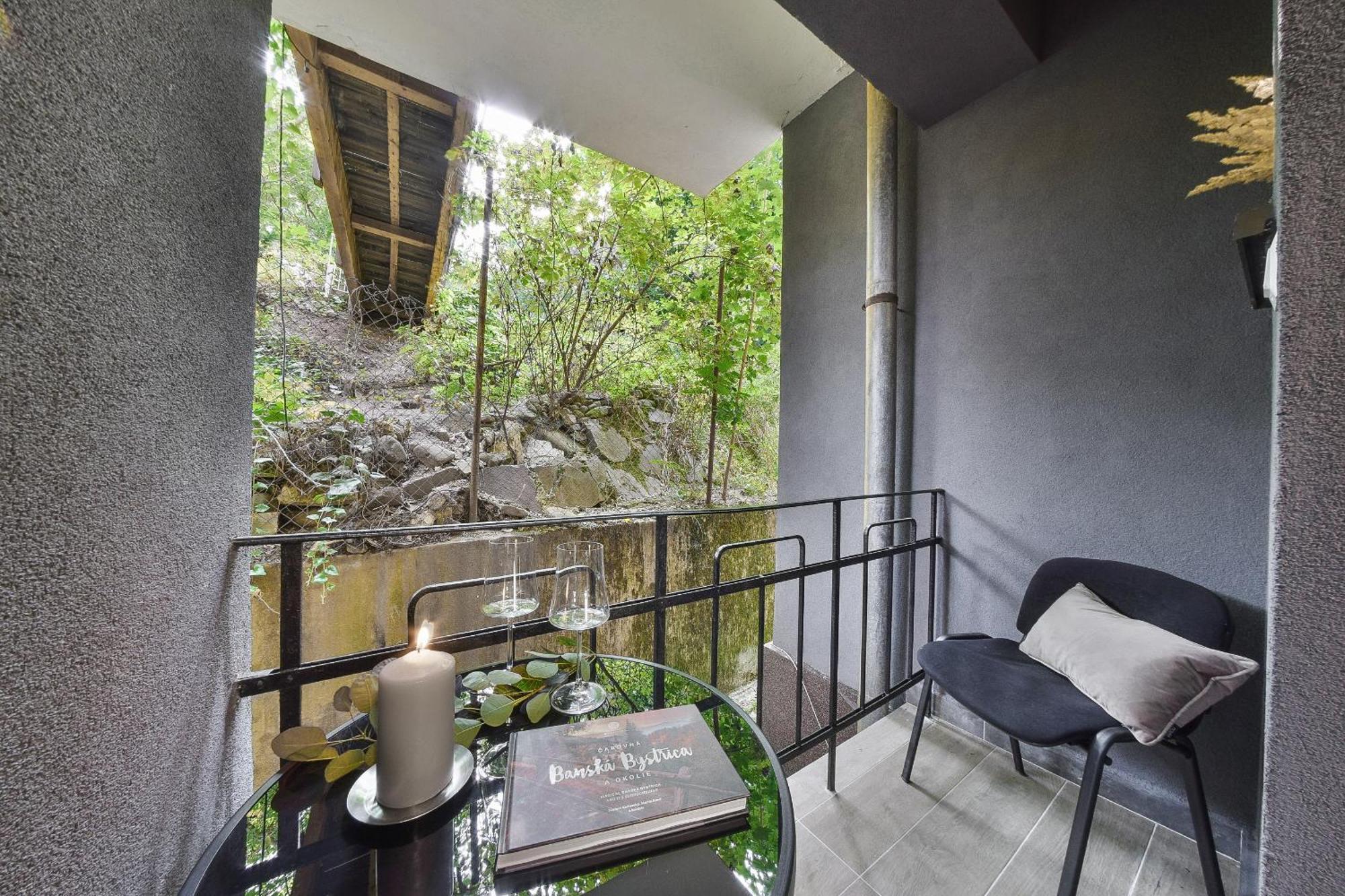 Chalupku - Luxurious Apartment 70M2 In Direct Centrum With Parking Included, Air-Conditioned, Balcony, Quiet Sleep, Best In Town Banská Bystrica Extérieur photo