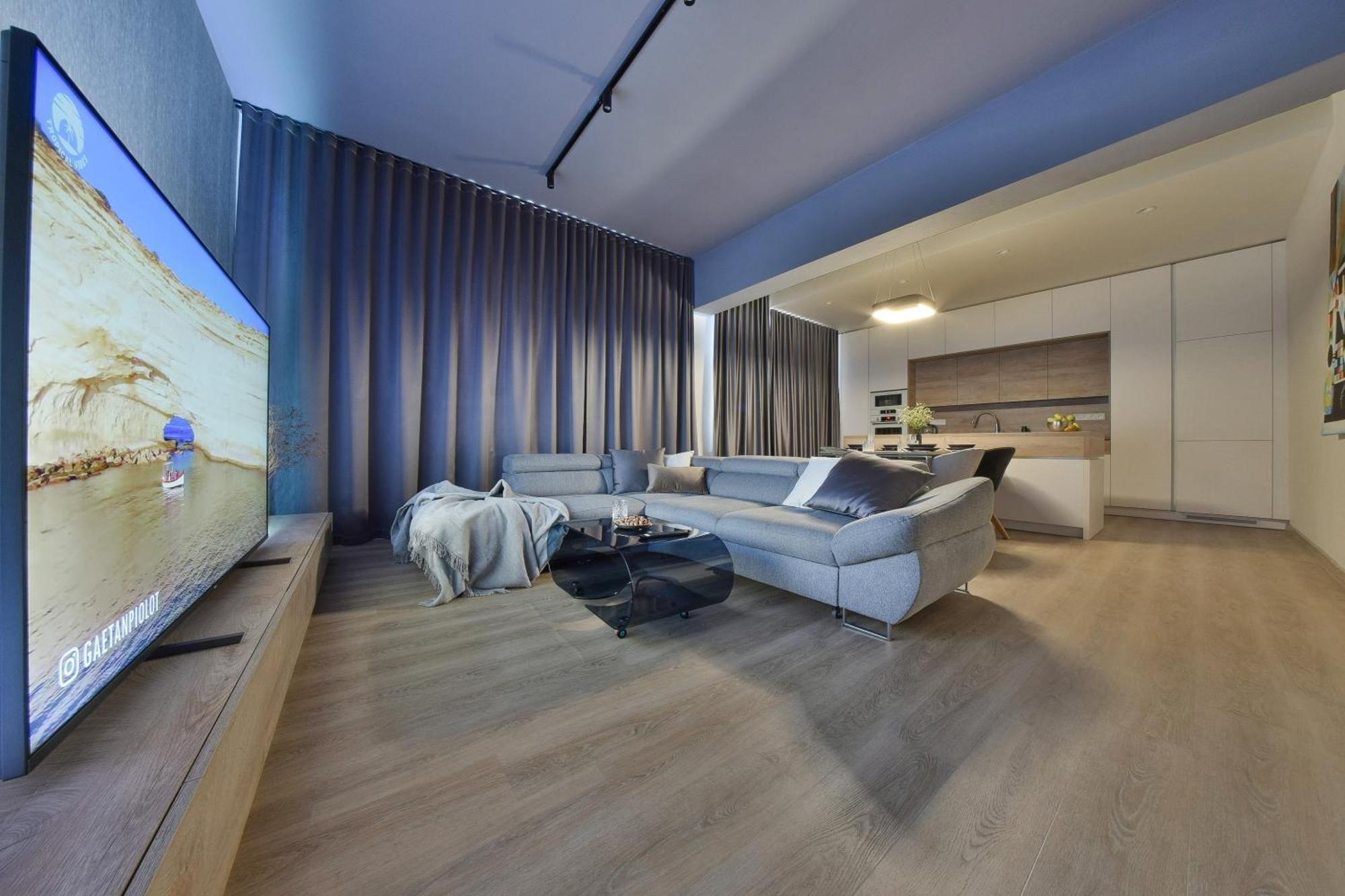 Chalupku - Luxurious Apartment 70M2 In Direct Centrum With Parking Included, Air-Conditioned, Balcony, Quiet Sleep, Best In Town Banská Bystrica Extérieur photo