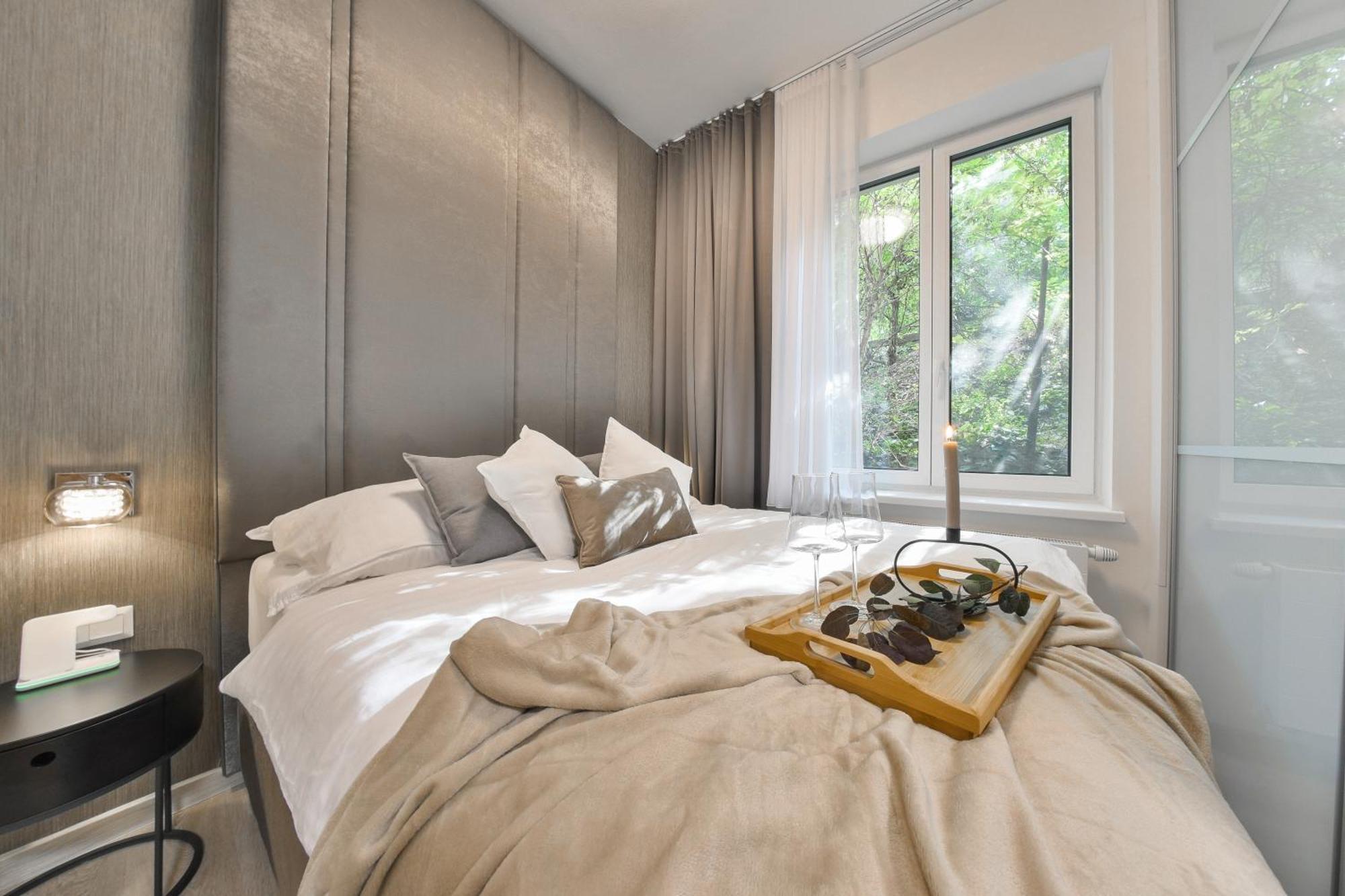 Chalupku - Luxurious Apartment 70M2 In Direct Centrum With Parking Included, Air-Conditioned, Balcony, Quiet Sleep, Best In Town Banská Bystrica Extérieur photo