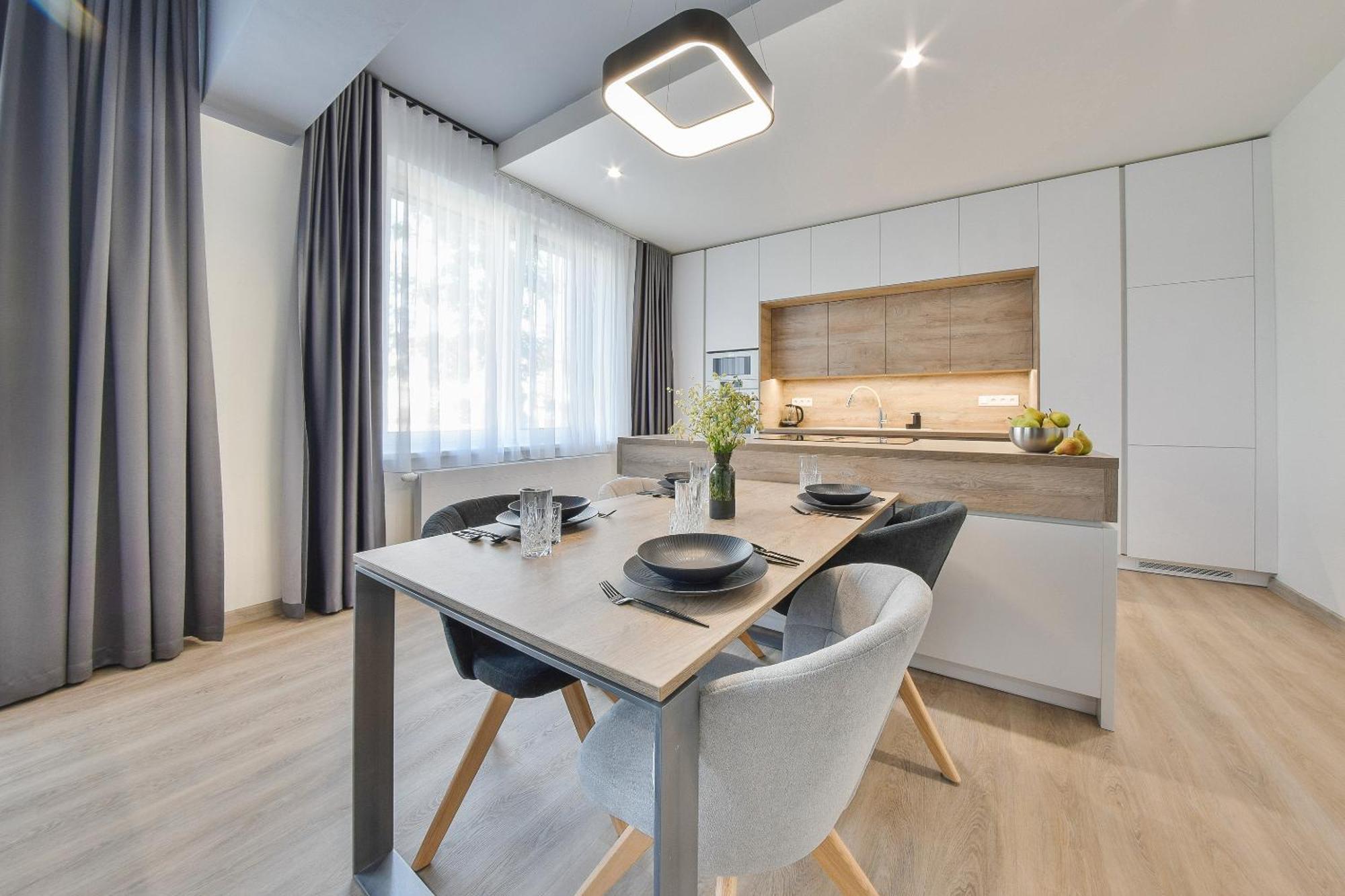 Chalupku - Luxurious Apartment 70M2 In Direct Centrum With Parking Included, Air-Conditioned, Balcony, Quiet Sleep, Best In Town Banská Bystrica Extérieur photo