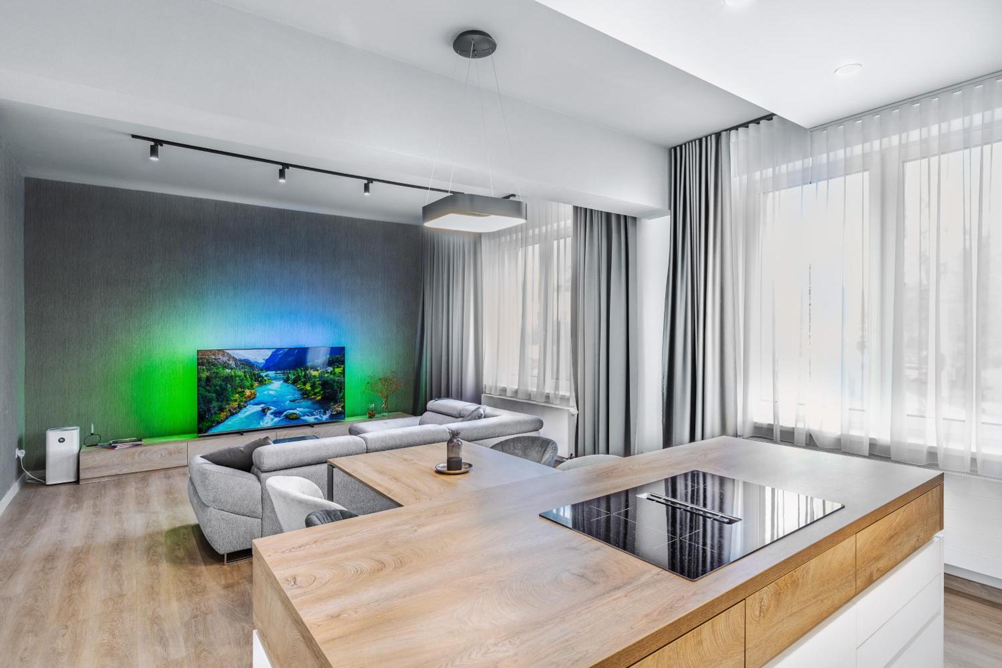 Chalupku - Luxurious Apartment 70M2 In Direct Centrum With Parking Included, Air-Conditioned, Balcony, Quiet Sleep, Best In Town Banská Bystrica Extérieur photo